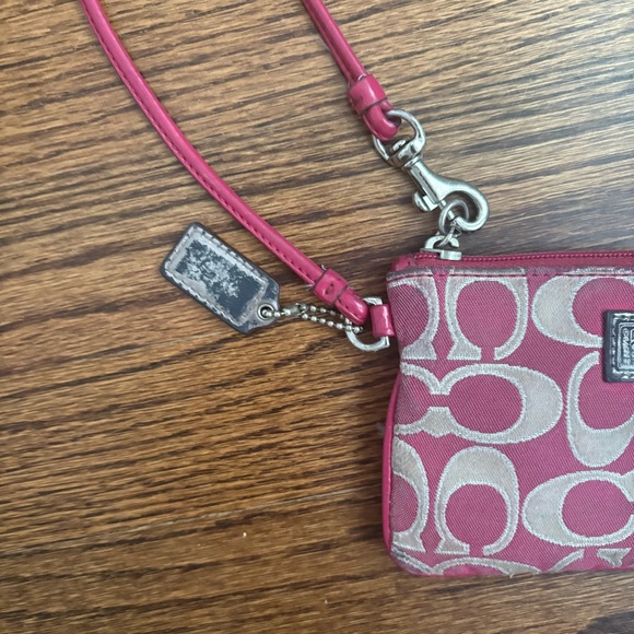 Coach Poppy pink wristlet change purse - Picture 4 of 5